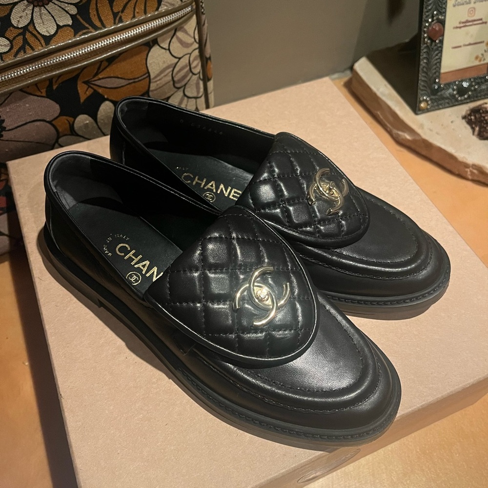 COPY - 🖤Chanel Turn Lock CC Logo Loafers Size 38C